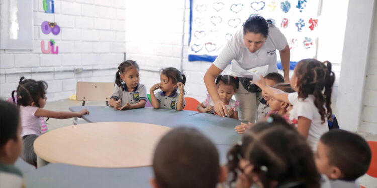 Atlántico impulsa la carrera docente mientras persisten retos estructurales en educación